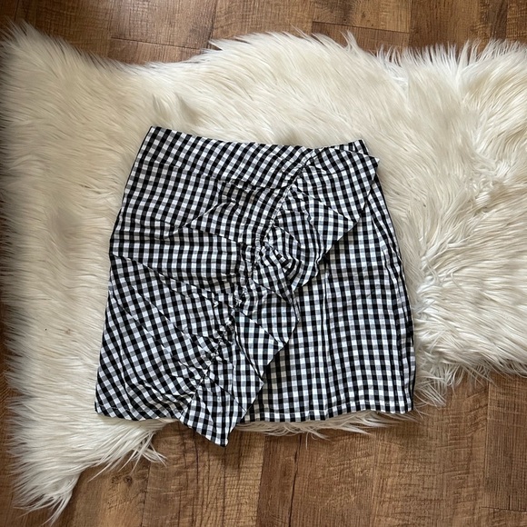 LULU’S Collegiate Class Black And White Gingham Mini Skirt - Picture 4 of 5